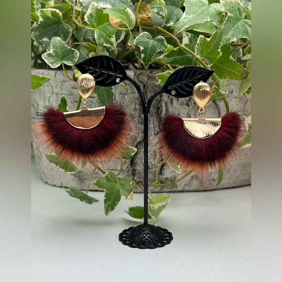 Elegant Feather Dangle Earrings - Stylish Vintage-Inspired Flapper Earrings - Picture 3 of 9